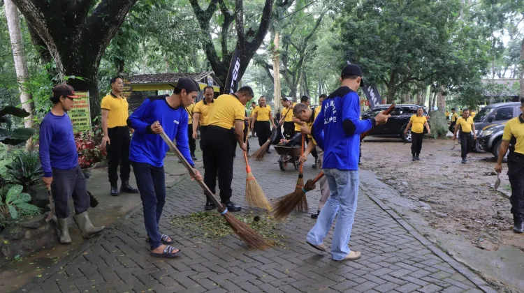 Dukung Gerakan Indonesia Asri, Polres Madiun Gelar Kerja Bakti